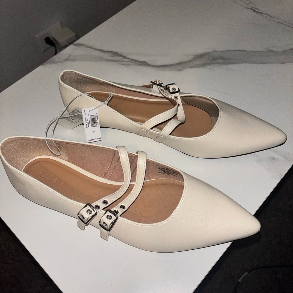 Old Navy Cream Women's Flats with Straps